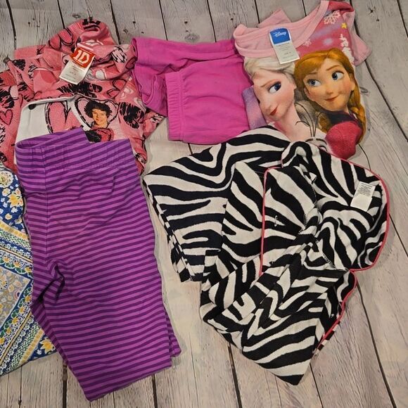 Girl's size 8 winter bundle of clothing - Picture 4 of 4